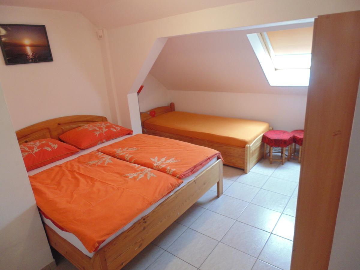 Almos Apartman Шіофок Екстер'єр фото